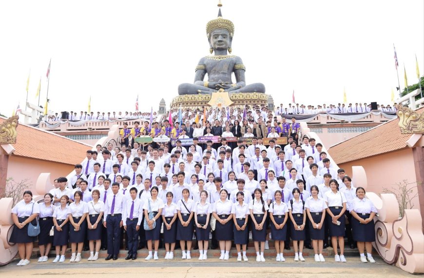 โครงการรับขวัญน้องใหม่ น้อมจิตวันทาพระใหญ่ ไหว้พ่อขุนผาเมือง ปีการศึกษา 2569